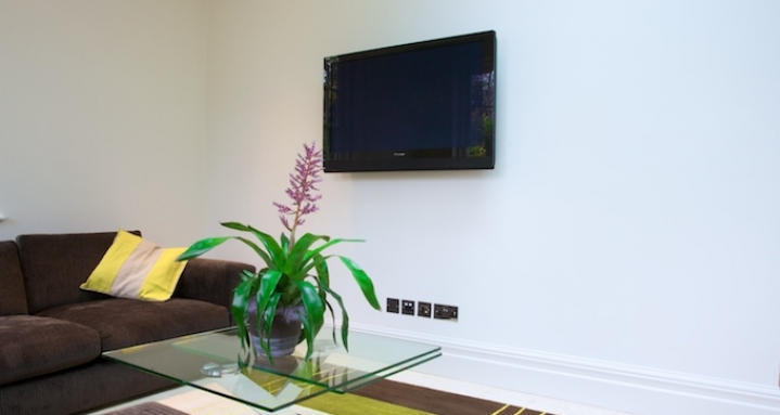 Kitchen with flush mounted Pioneer plasma Kitchen with flush mounted Pioneer plasma